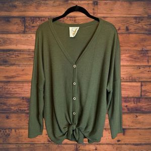 5 for $25🔥Fantastic Fawn Olive Green Long Sleeve Tie Bottom T-Shirt Medium